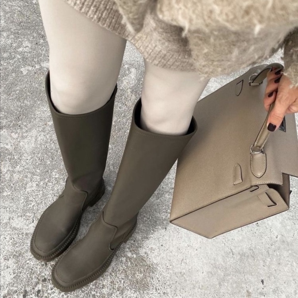 Zara bloggers fave khaki rubberized boots - Picture 2 of 16